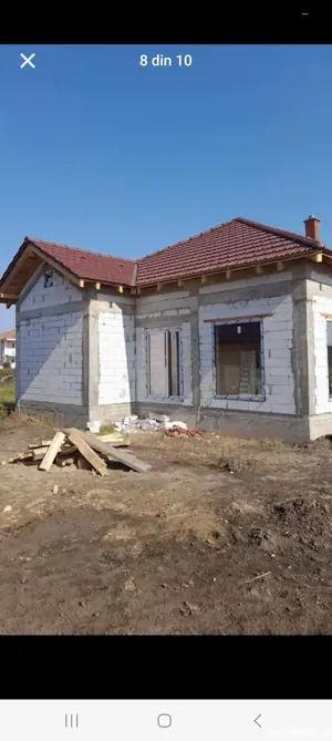 construiesc case la roșu