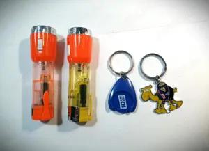 2 brichete + 2 brelocuri