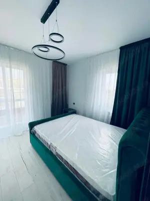 Persoana fizica , camera in penthouse , lux , doar pentru o fata , PRET 200 EURO , iesire direct pe 