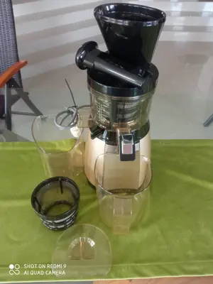 Storcător fructe cu melc  Hurom