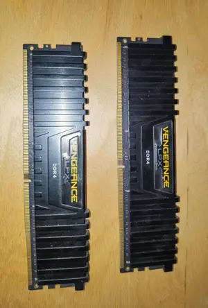 set 2 memorii RAM Vengeance LPX DDR4 2400MHz