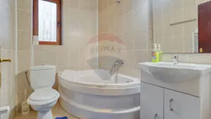 Vilă de vânzare în Predeal – vedere panoramică către pârtia de schi - imagine 9