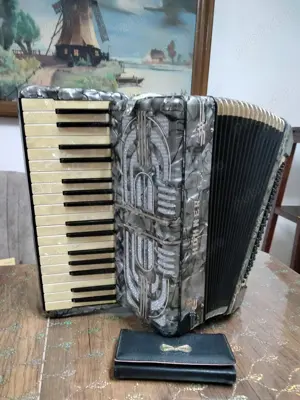 Vând acordeon Hohner Verdi II 