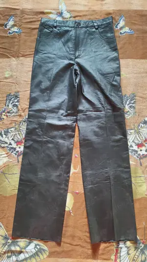 Vand pantaloni din piele naturala pentru barbati, masura 48-50.
