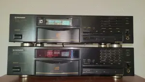 Vand doua CD-uri PIONEER PD-S501 si PD-S601, defecte.