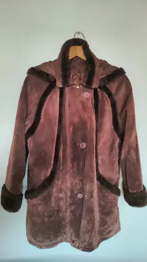 Vand scurta din piele intoarsa cu gluga, pentru dame