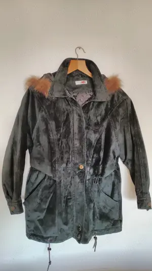 Vand haina din piele intoarsa cu gluga, pentru dame, masura 48.