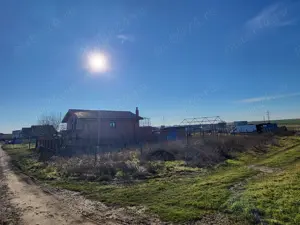 Vând teren pe colț 477m intravilan, la 250m de sensul giratoriu de la intrarea in stațiune