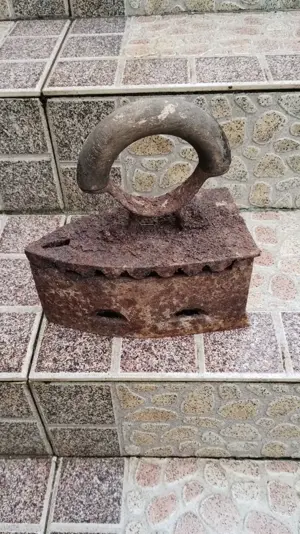 Fier de călcat cu cărbune 