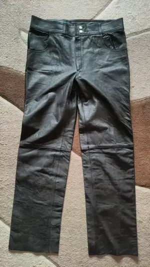 Vand pantaloni barbati, din piele naturala, talie 52.