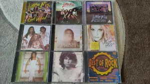 Din colectia personala vand pachet de 9 CD-uri originale