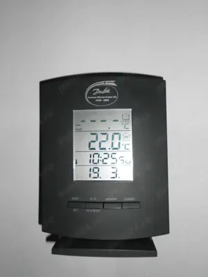 Ceas digital de birou afisaj LCD   data   temperatura interior - exterior   2 alarme