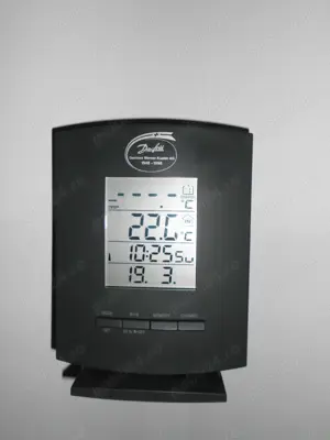 Ceas digital de birou afisaj LCD   data   temperatura interior - exterior   2 alarme - imagine 4