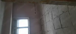 Execut lucrari răzuit pereți decopertat gresie și faianță 