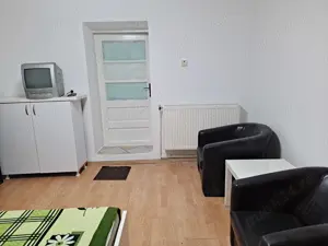 Inchiriez camera la curte Aparatorii Patriei   Berceni - imagine 4