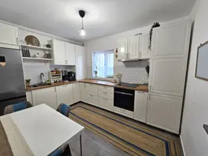 Apartament 2 camere decomandat, curte proprie, 2 locuri parcare - imagine 2