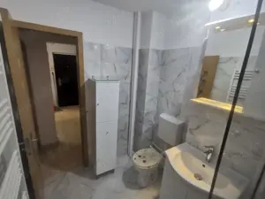 Inchiriez apartament 2 camere decomandate Rovine Centrala termica etaj 1 - imagine 7
