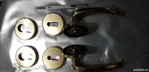 Vand broaste cu cheie sau yala,balamale si manere cu rozeta pentru usi lemn. - imagine 4