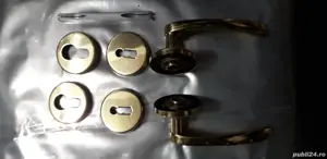 Vand broaste cu cheie sau yala,balamale si manere cu rozeta pentru usi lemn. - imagine 5