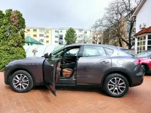 Maserati Levante Garantie Q4 AWD Comenzi Vocale Keyless Distronic LED R22 - imagine 6