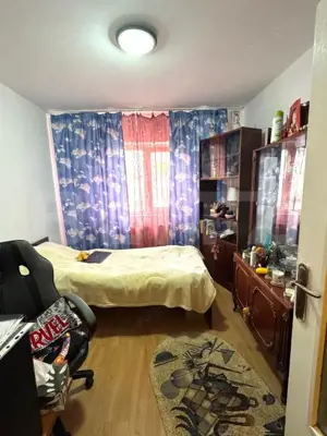 Apartament cu 3 camere, 62 mp, decomandat, etaj intermediar, zona Bartolomeu - imagine 3