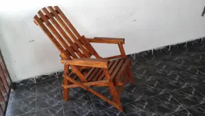 Fotoliu din lemn cu doua pozitii ale spatarului