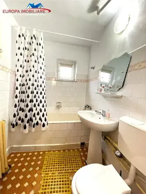 Apartament 4 camere zona Victoriei Tulcea - imagine 8