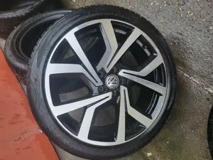 Vând roți și cauciucuri 