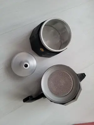 Vand Espressor Cafea 300 ml, 6 cesti, Aluminiu, Aragaz, Plita, Negru, NOU 59 Lei - imagine 4