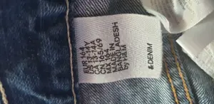 Vand blugi trei sferturi copii, firma H&M.