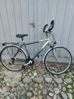 vând bicicleta de barbati 