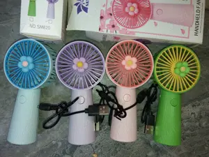 Ventilator portabil cu acumulator, incarcare la USB 136X43X65mm. Functioneaza si cand este la incarc