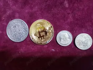 Monede diferite sau replici ale unor monede