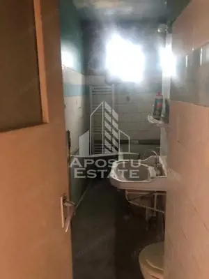 Apartament cu 3 camere, semidecomandat, centrala proprie, zona Sagului - imagine 6