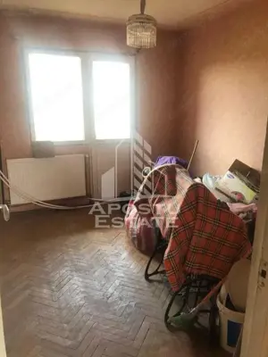 Apartament cu 3 camere, semidecomandat, centrala proprie, zona Sagului - imagine 4