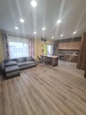 Apartament cu 3 camere, 80 mp, posibilitate de decomandare, parcare, zona Terra