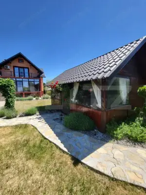 Casa individuala, cu 4 camere, 240 mp, 800 mp teren, zona Burdujeni