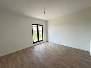 Locuință Impresionantă cu 4 Camere și 3 Băi   Jumătate Duplex în Giroc - imagine 6