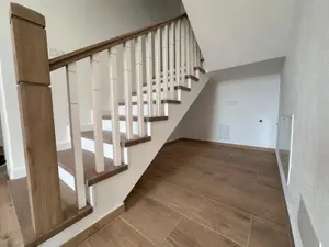 Locuință Impresionantă cu 4 Camere și 3 Băi   Jumătate Duplex în Giroc - imagine 9