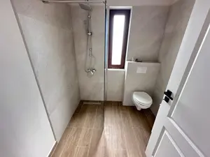 Locuință Impresionantă cu 4 Camere și 3 Băi   Jumătate Duplex în Giroc - imagine 11