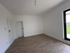 Locuință Impresionantă cu 4 Camere și 3 Băi   Jumătate Duplex în Giroc - imagine 7