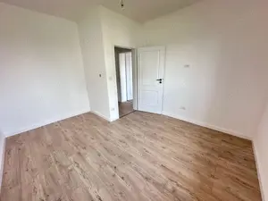 Locuință Impresionantă cu 4 Camere și 3 Băi   Jumătate Duplex în Giroc - imagine 15