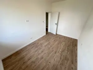 Locuință Impresionantă cu 4 Camere și 3 Băi   Jumătate Duplex în Giroc - imagine 14