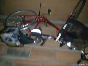 pt GLOVO bicicleta Swing americana,  casca albastra si pompa - imagine 3