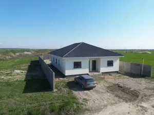 Casă Modernă de Vânzare   3 Camere, 2 Băi, Terasă Acoperită   Zona în Dezvoltare - imagine 2