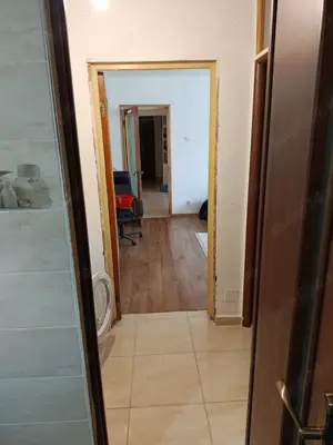 Vanzare apartament 3 camere semidecomandat - imagine 3