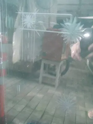 Bait ptr lemn, usi albe, sticlă vitrină  - imagine 4