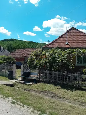 Vând casa la țară  - imagine 5
