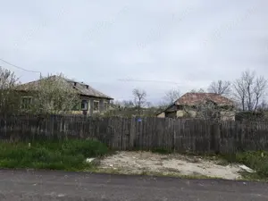 Se vinde casa bătrânească+ teren 2200 mp in Sat Izvoru, Arges