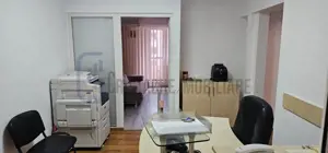 Birou, 5 camere, 2 grupuri sanitare, complet mobilat si utilat